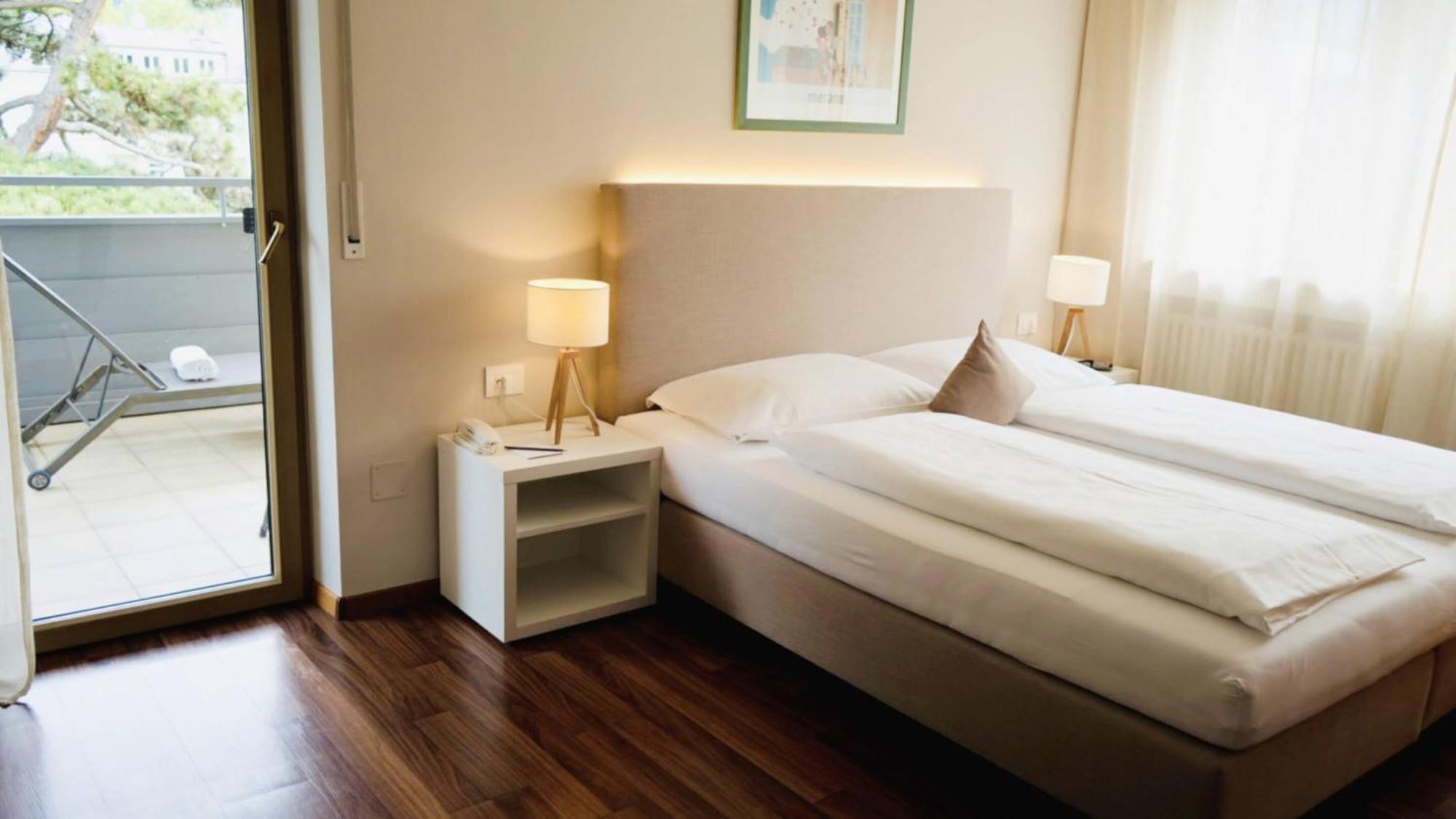 Flora Hotel & Suites Мерано Екстериор снимка