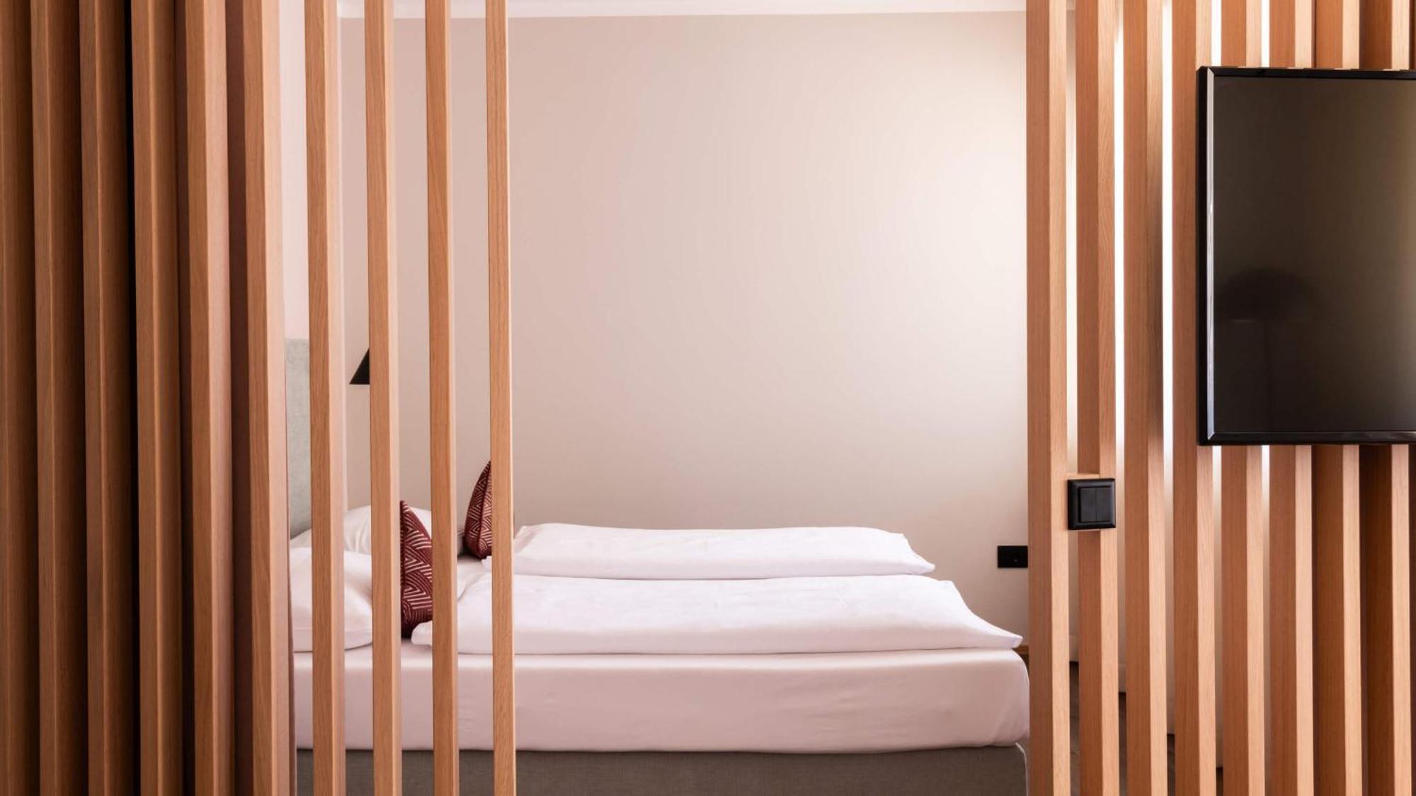 Flora Hotel & Suites Мерано Екстериор снимка